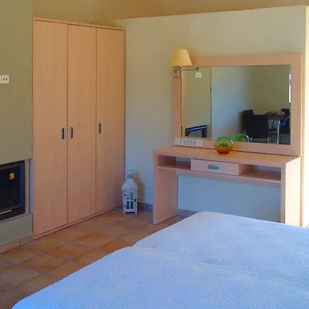 Ξενοδοχείο με διαμερίσματα Enalia Gi