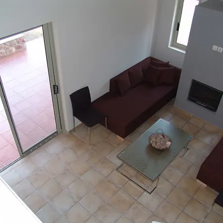 Ξενοδοχείο με διαμερίσματα Enalia Gi Λίμνη